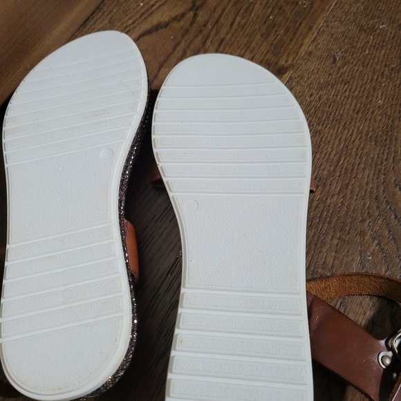 Brand new sandals - Picture 3 of 3